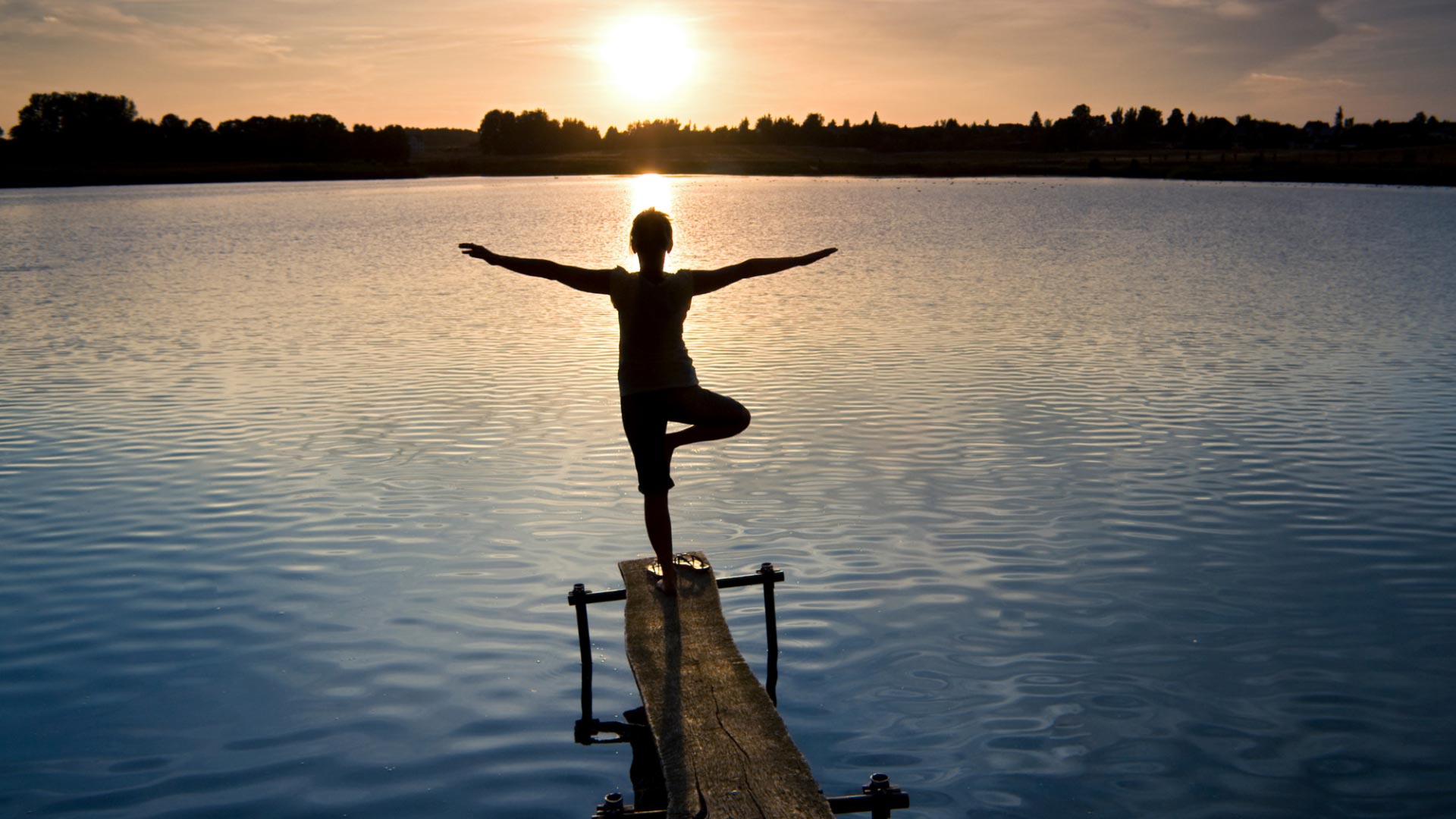 Heilung durch Meditation: Frau am See