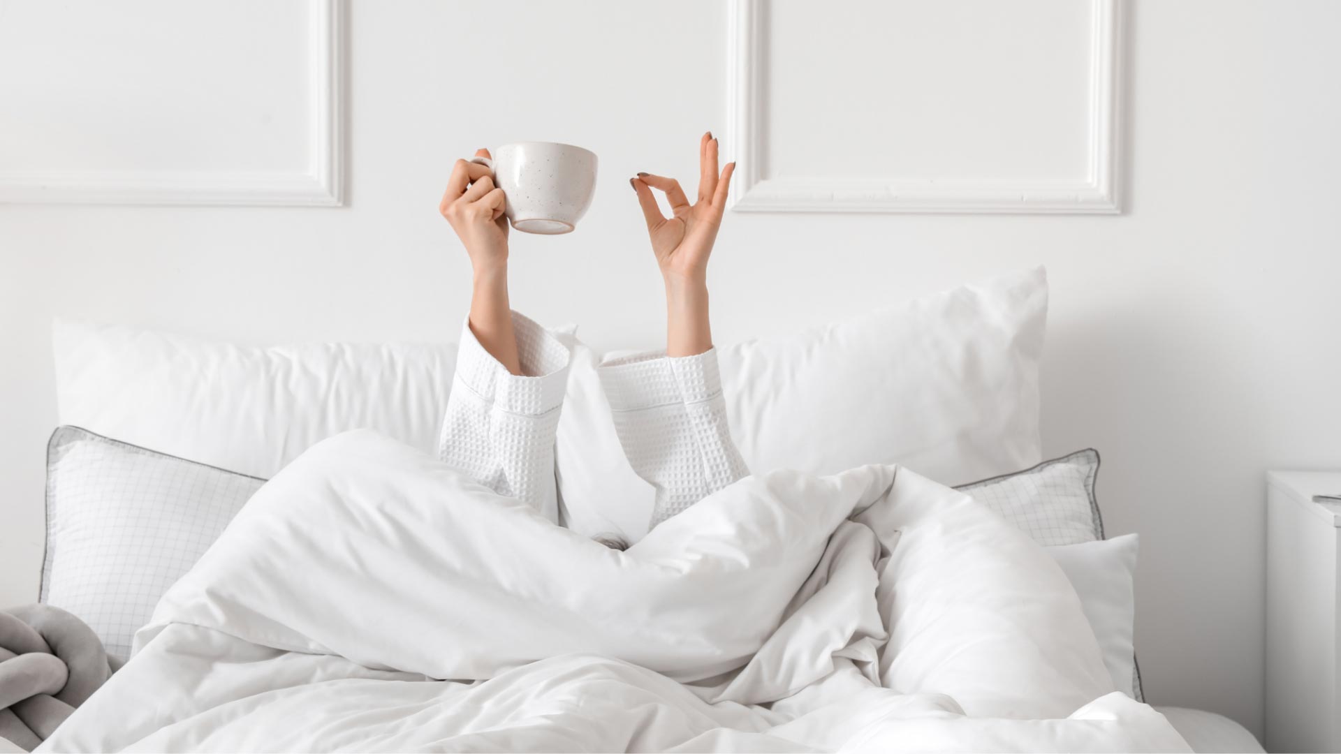 Tipps gegen Schlafstörungen: Kaffee im Bett